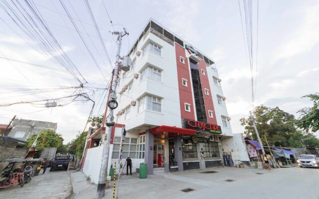 RedDoorz Plus Near SM Lanang Davao