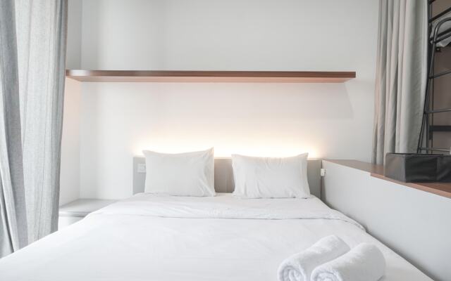 Comfort And Warm Studio Room At West Vista Apartment