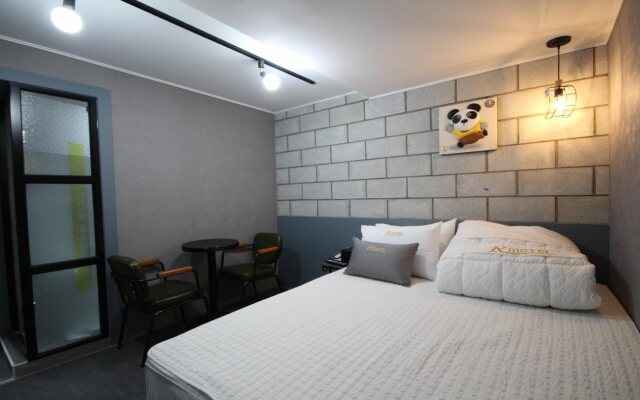 R Motel
