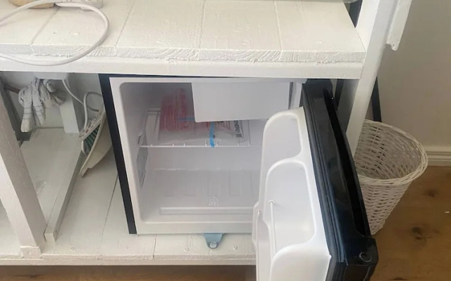 R and B Warm and Cosy Cabin