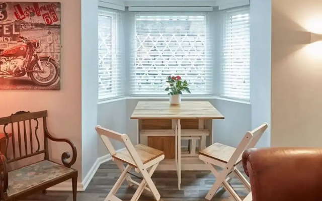 Host Stay In The Key Of Sea