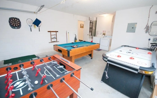 Ir021or 3 Bedroom Home by RedAwning