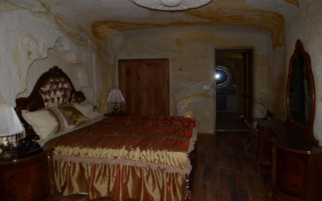 Golden Cave Suites