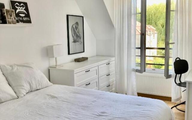 Comfy flat 7 min away from Disney