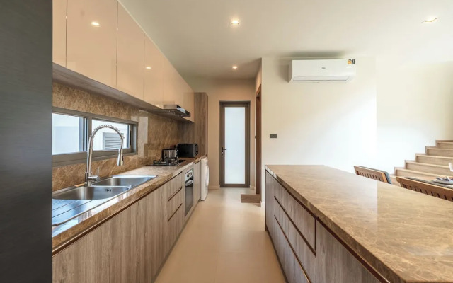 Near Beach & Famous Boat Ave V217