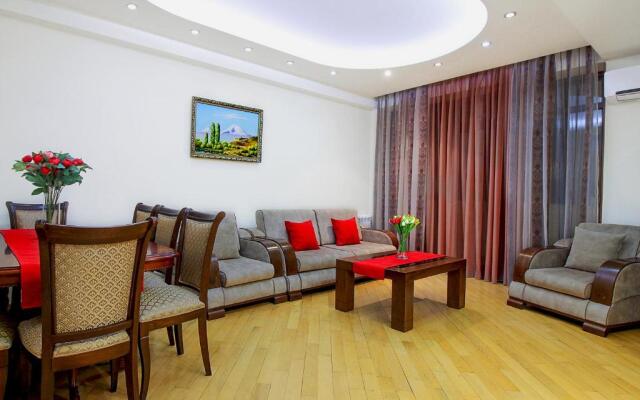 3 Bedroom Apartment near Republic Square