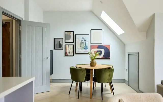 The Putney Sanctum - Beckoning 2bdr Flat With Balcony
