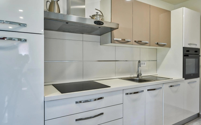 Holiday house Mirna with swimming pool and jacuzzi