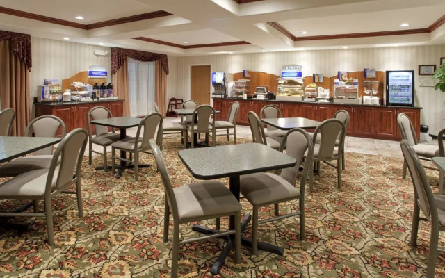 Holiday Inn Express & Suites Evanston