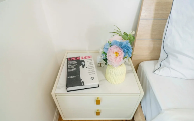 Tyms 4BR 2BA Apt Novel Garden