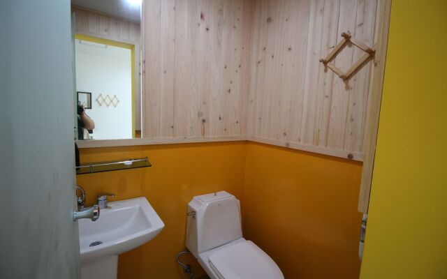 24 Guesthouse Nampo Station