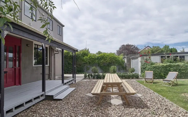 159 Yaldhurst Road Guest House