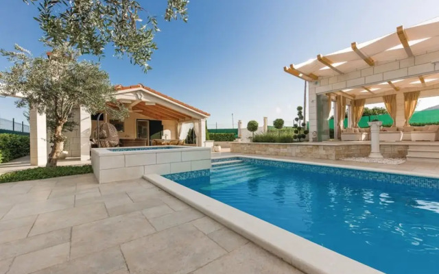 Luxury Villa Malo