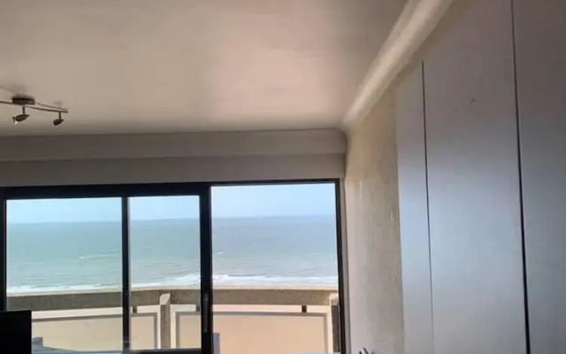 Stunning 1-bed Apartment in Oostende Beach-view