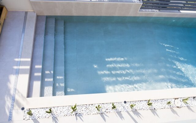 Theros Suites