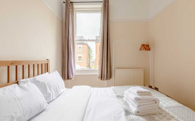 Roomy 3BD by Hampstead Heath!