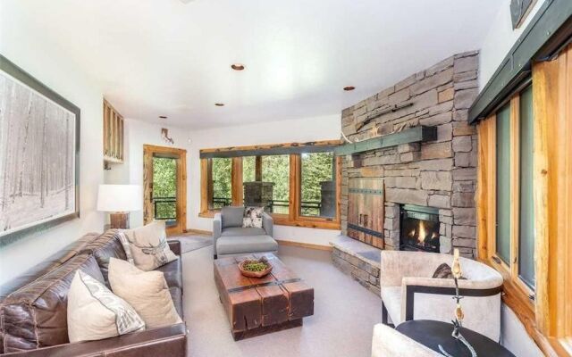 Slopeside Lodge