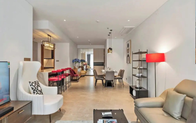 The Crest Residence Luxury by Metropole