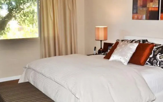 Two-Bedroom Scottsdale Townhome with Heated Pool