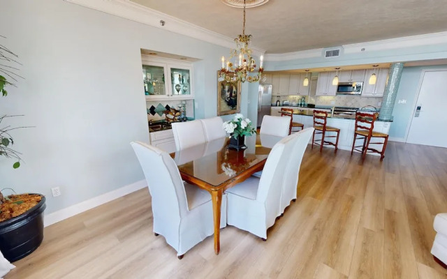 East Pass Towers 304 3 Bedroom Condo by RedAwning