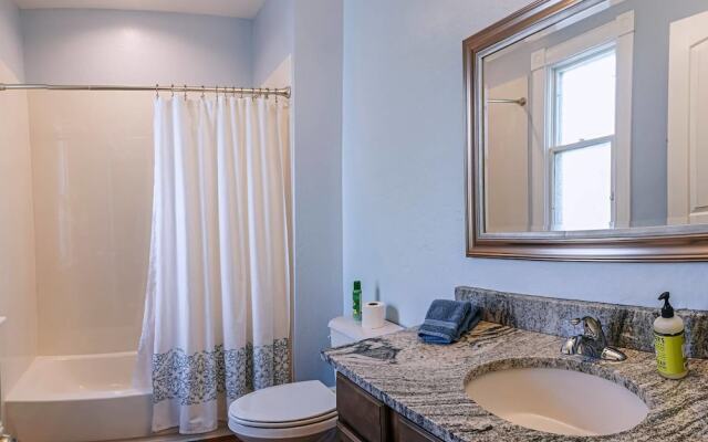 Pioneer House - South Suite