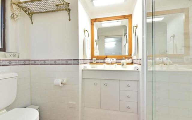 Olive Grove Studio 1