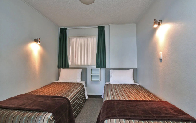 Edgewater Motor Lodge