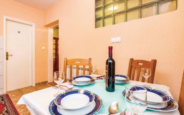 Nice Apartment in Lopci With 2 Bedrooms