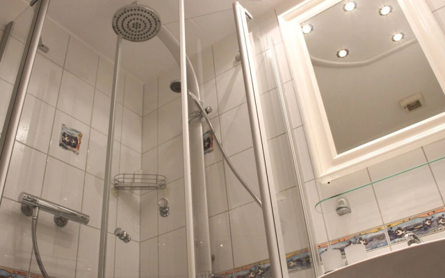 Bubbly Apartment in Warnemünde near Beach