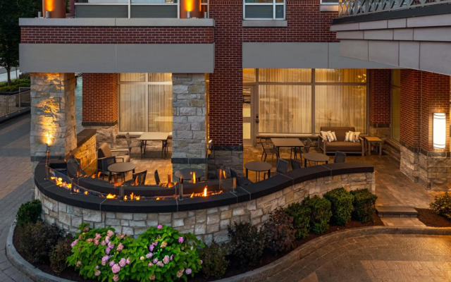 Courtyard Buffalo Downtown / Canalside