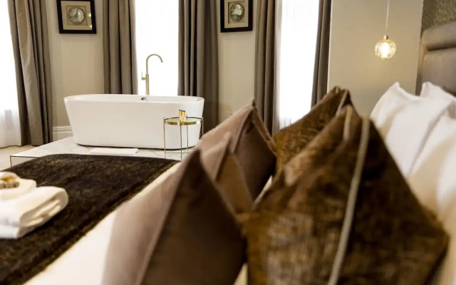Lanelay Hall Hotel & Spa