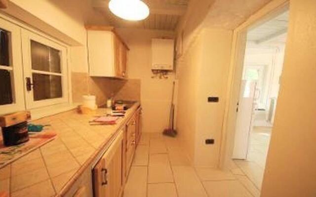 Fabulous Spoleto-poolside-sleeps-20pool, Jacuzzi, Gardens
