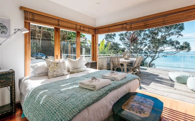 The Beach House – Guest Rooms – Oneroa Bay