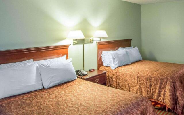 Rodeway Inn Lakeville