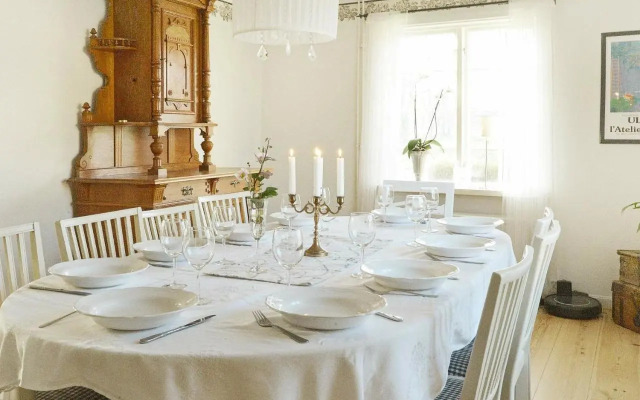 Five-Bedroom Holiday home in Hova 2