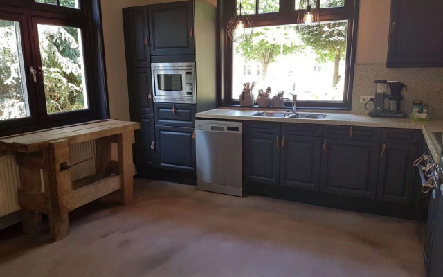 Spacious Holiday Home in Borkel en Schaft With Garden