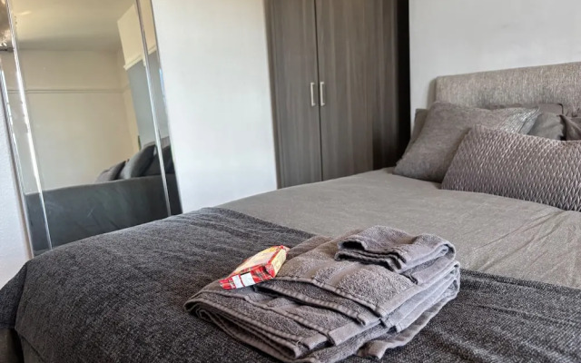Modern 2-bed Victorian Apartment - Sleeps 6 & Pets
