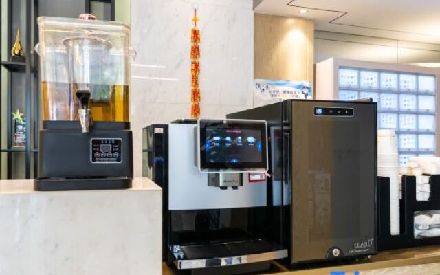 Waiting Hotel(Shanghai Xujiahui Stadium)