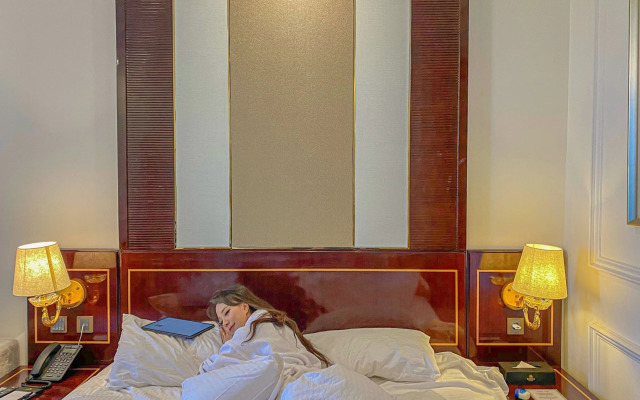 GoldOne Hotel & Suites