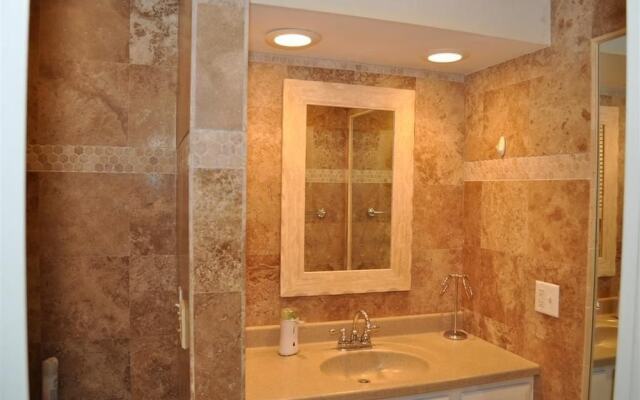 524queen 2 Bedroom Condo