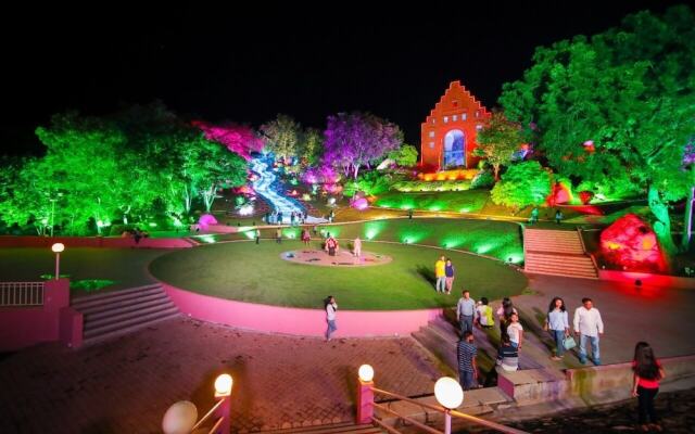 Hotel Sitara Grand Banjara Hills