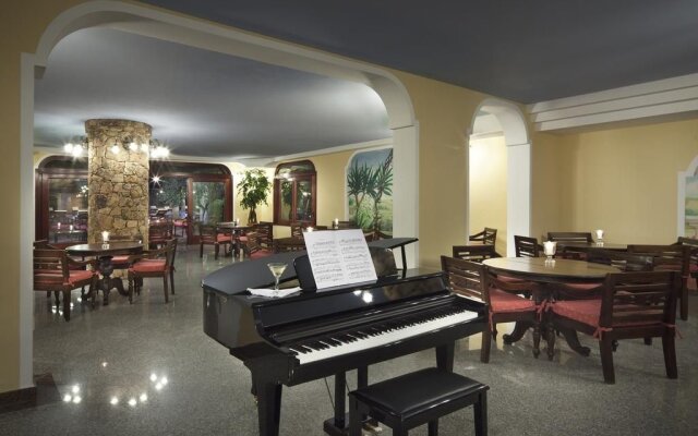 Cala Ginepro Hotel Resort