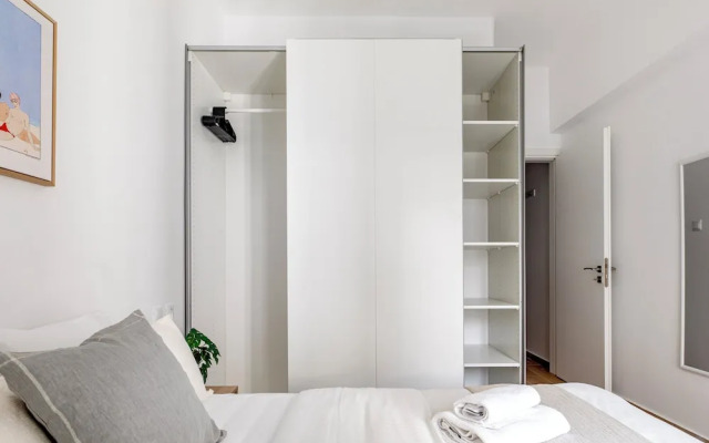 Les Nuances de Blue 1-BR Apt in Athens
