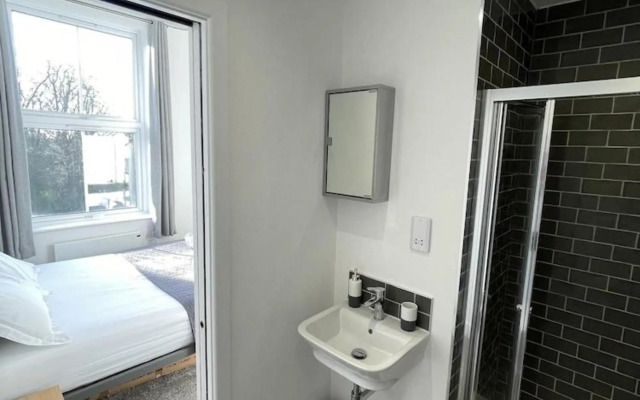 5 Breaside Hideaway