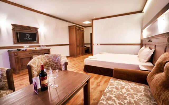 Boutique Complex Trakiets