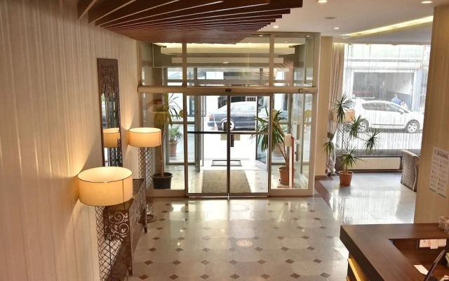 Gold Ci̇ty Hotel