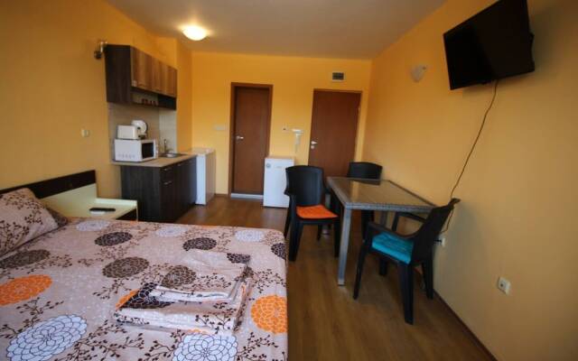 Apartment in Chateau Del Marina Apart Complex