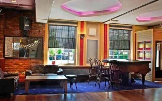 The Raven Hotel - Inn
