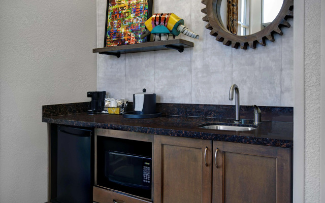 Hampton Inn & Suites Austin @ The University / Capitol