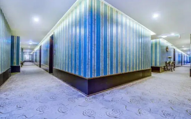 Yuechen Hotel (Xietaizi Subway Station)